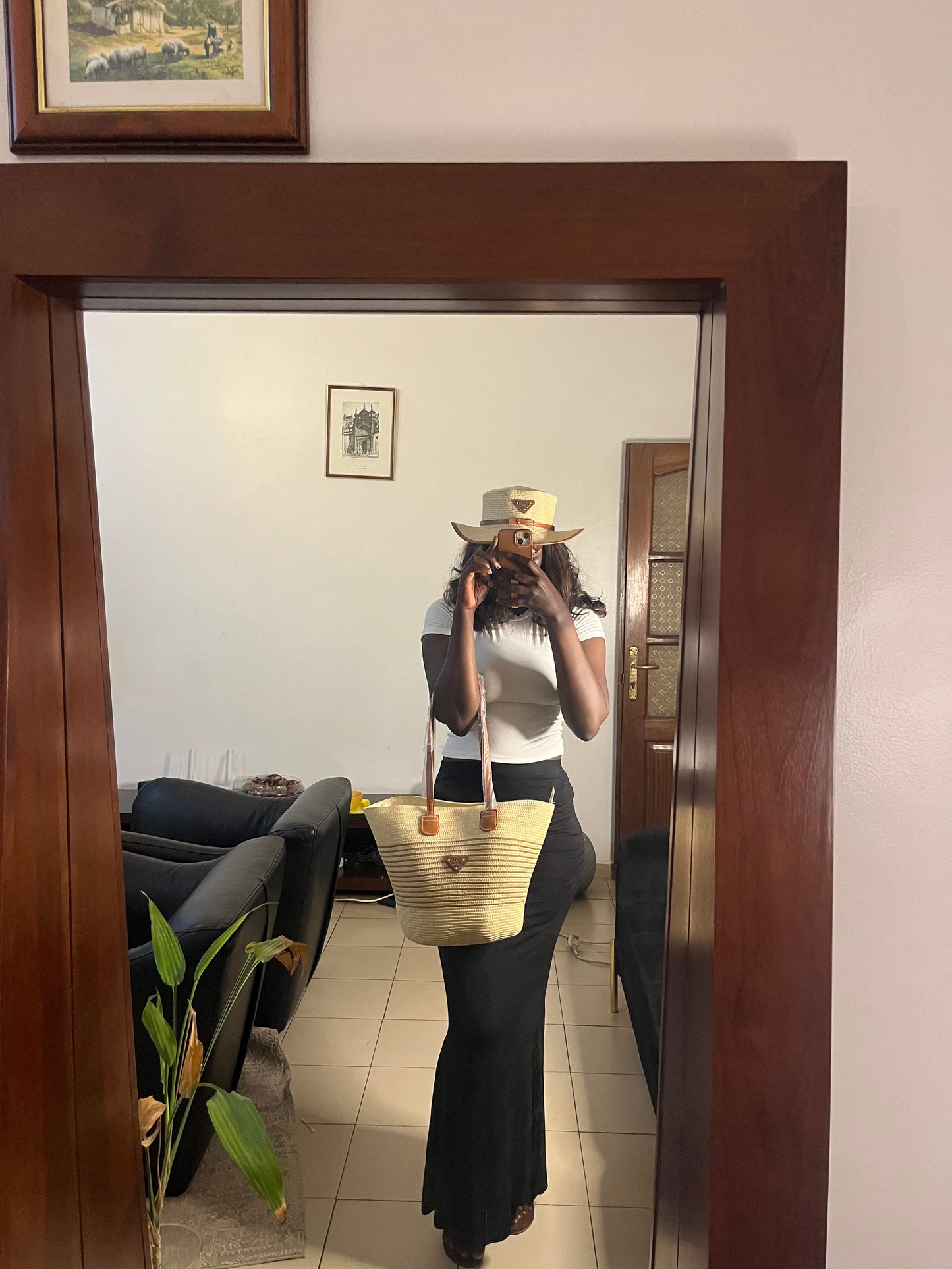 Sac et chapeau de plage Prada
