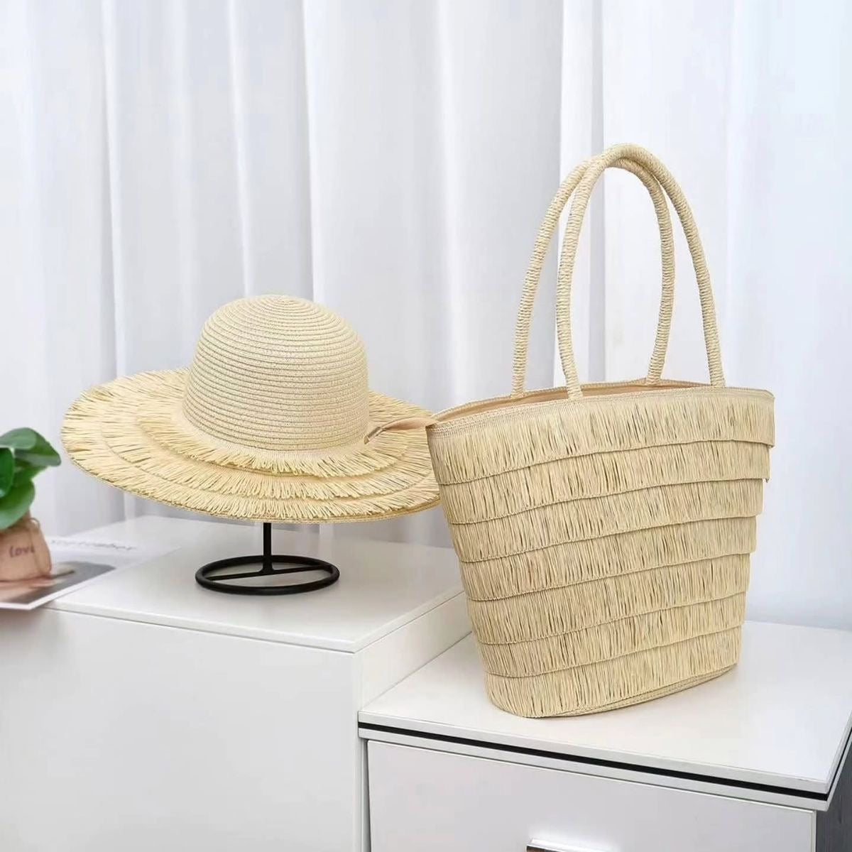 Chapeau et sac de plage Céline