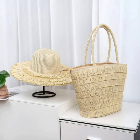 Chapeau et sac de plage Céline